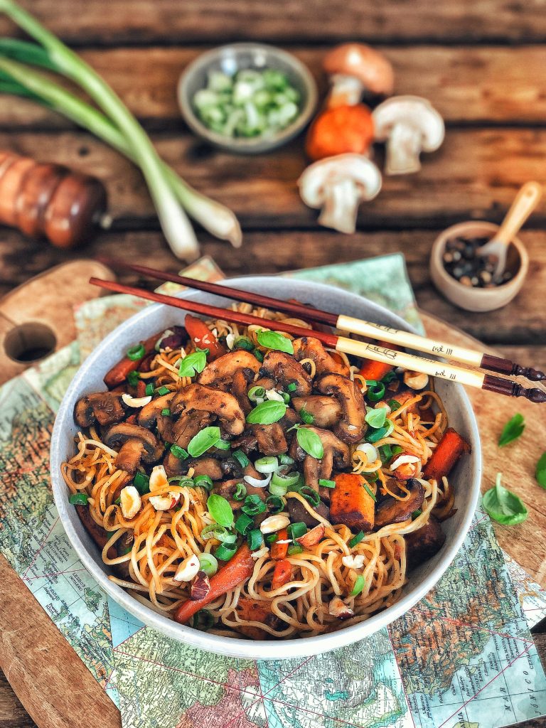 Nouilles soba, tofu, champignons et bok choys - Châtelaine